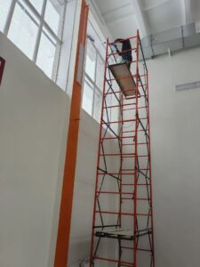 мытье окон на высоте клининговые услуги клининг44